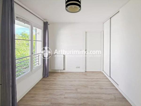 Vente                                                      Appartement
                        
                     4 pièces                      81 m2                     à Saint-Pierre-du-Perray
