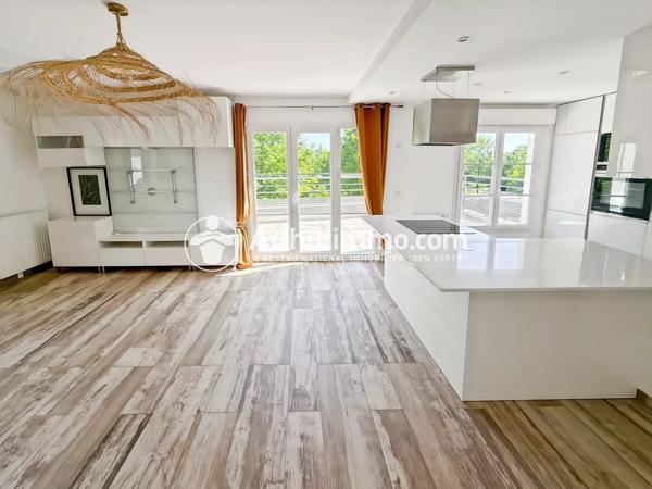 Vente                                                      Appartement
                        
                     4 pièces                      81 m2                     à Saint-Pierre-du-Perray
