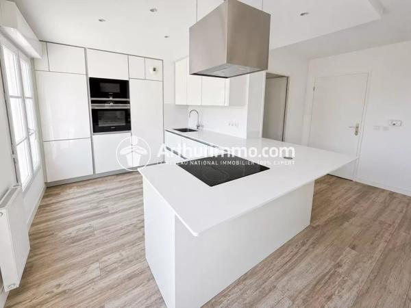 Vente                                                      Appartement
                        
                     4 pièces                      81 m2                     à Saint-Pierre-du-Perray