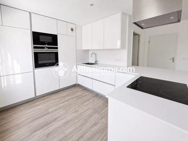 Vente                                                      Appartement
                        
                     4 pièces                      81 m2                     à Saint-Pierre-du-Perray