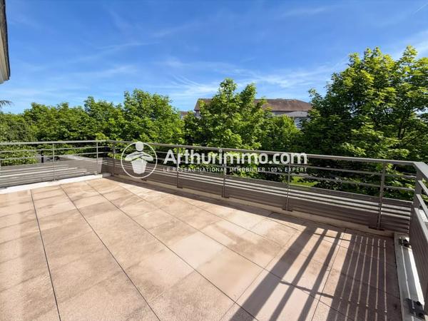 Vente                                                      Appartement
                        
                     4 pièces                      81 m2                     à Saint-Pierre-du-Perray