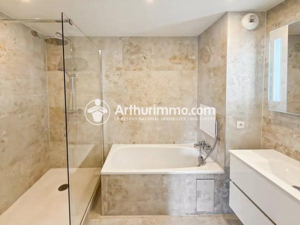 Vente                                                      Appartement
                        
                     4 pièces                      81 m2                     à Saint-Pierre-du-Perray
