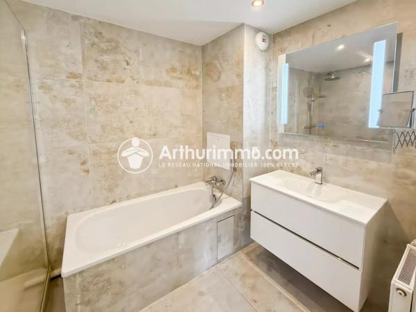 Vente                                                      Appartement
                        
                     4 pièces                      81 m2                     à Saint-Pierre-du-Perray