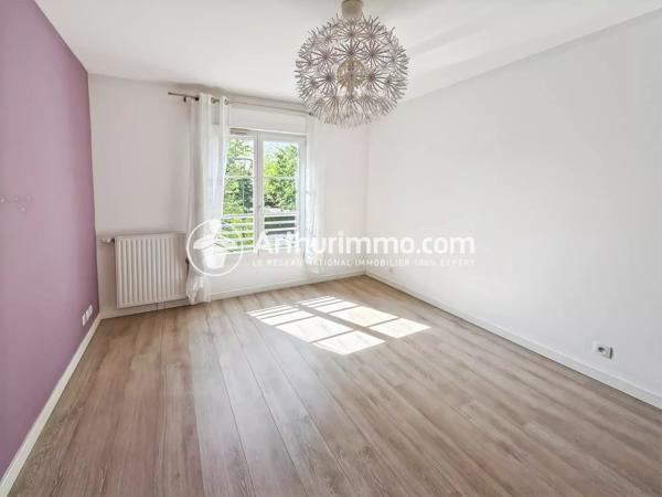 Vente                                                      Appartement
                        
                     4 pièces                      81 m2                     à Saint-Pierre-du-Perray