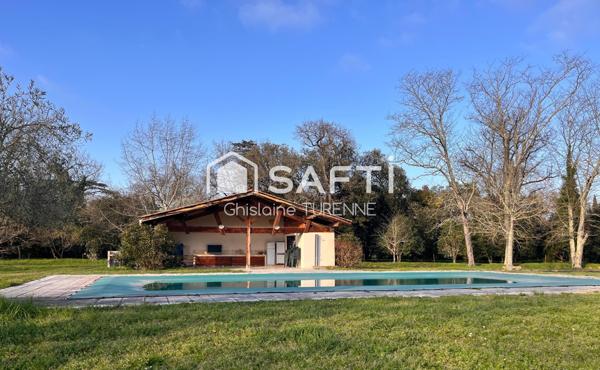 Maison de 186m2 du XVIIIème au coeur d'un parc privé avec piscine et tennis