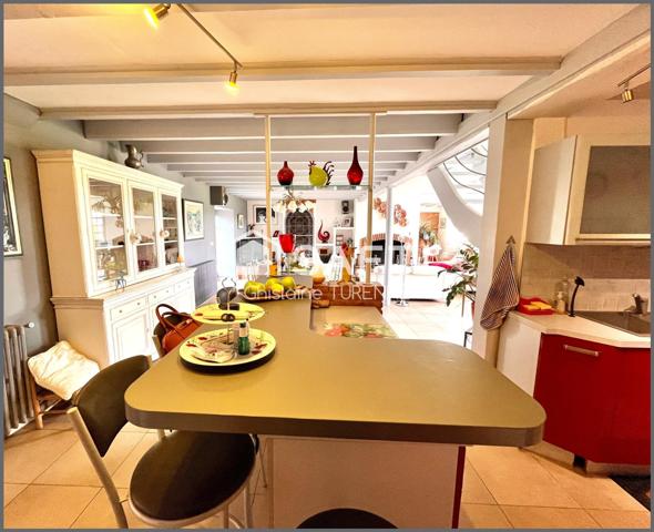 Maison de 186m2 du XVIIIème au coeur d'un parc privé avec piscine et tennis