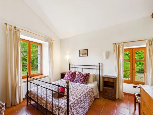 Triangle d’Or : maison de caractère de 6 chambres avec grand jardin et piscine