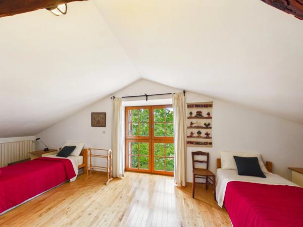 Triangle d’Or : maison de caractère de 6 chambres avec grand jardin et piscine