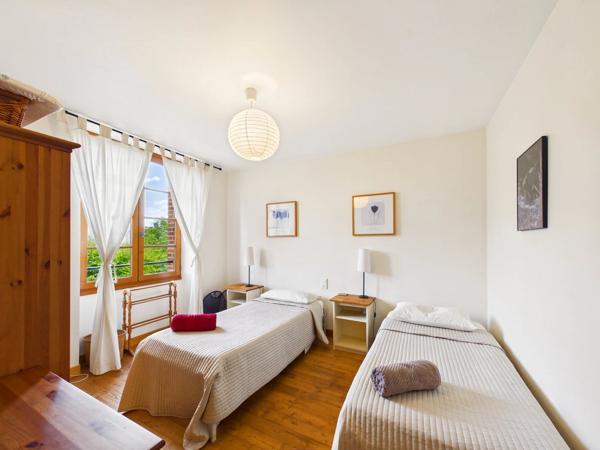 Triangle d’Or : maison de caractère de 6 chambres avec grand jardin et piscine