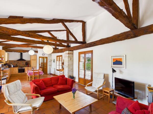 Triangle d’Or : maison de caractère de 6 chambres avec grand jardin et piscine