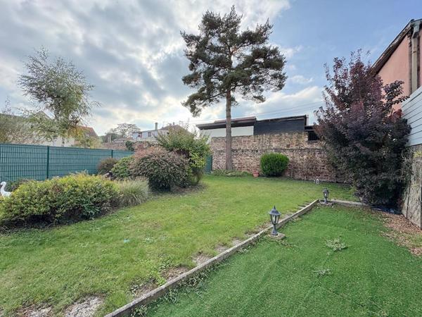 Maison bi-famille 160 m², proche centre ville, beau terrain