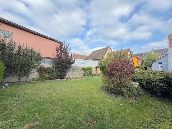 Maison bi-famille 160 m², proche centre ville, beau terrain