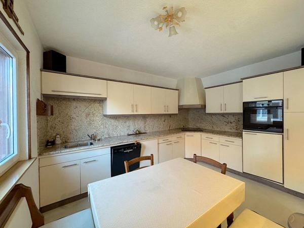 Maison bi-famille 160 m², proche centre ville, beau terrain