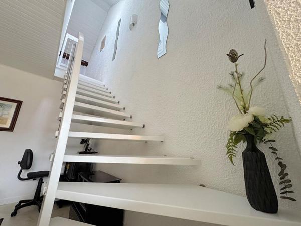 Maison bi-famille 160 m², proche centre ville, beau terrain