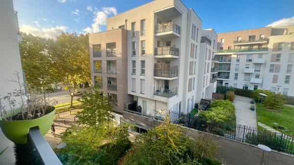 Limite Maisons-Alfort appartement 2 pièces 47 m2 balcon 4.91 m2 , proche du RER D et du futur métro ligne 15 du Grand Paris