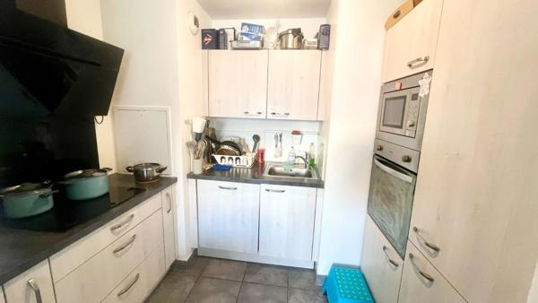 Limite Maisons-Alfort appartement 2 pièces 47 m2 balcon 4.91 m2 , proche du RER D et du futur métro ligne 15 du Grand Paris