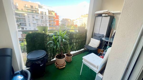 Limite Maisons-Alfort appartement 2 pièces 47 m2 balcon 4.91 m2 , proche du RER D et du futur métro ligne 15 du Grand Paris