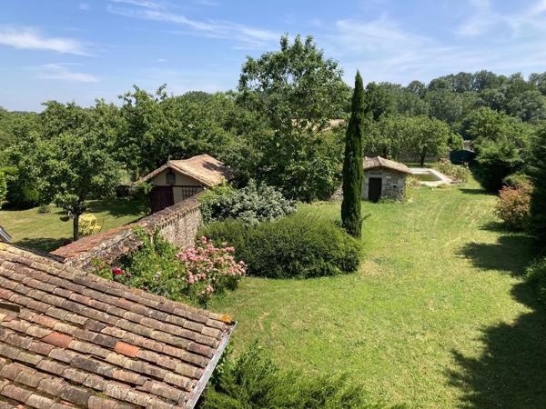 Belle maison avec piscine et salle de concert