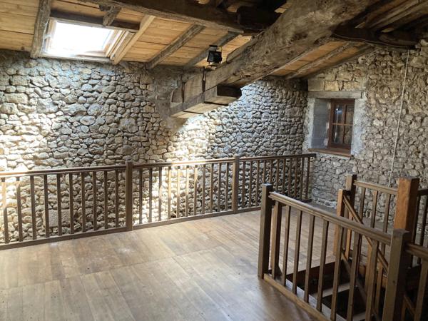 Belle maison avec piscine et salle de concert