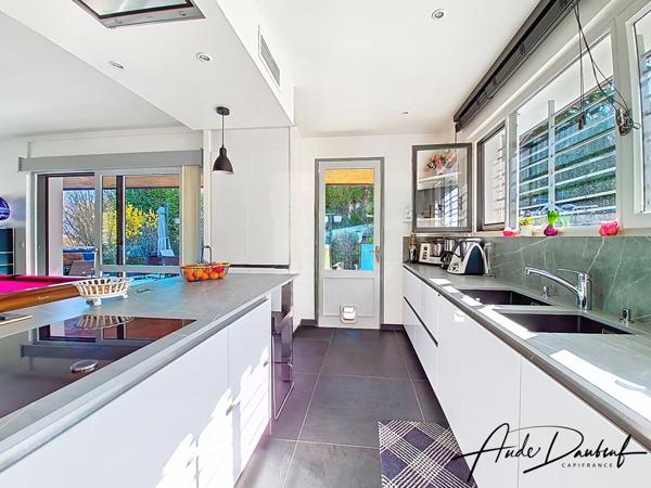 Saint-Jorioz - Villa rénovée 7 pièces - 4 chambres - Petite vue lac d'Annecy