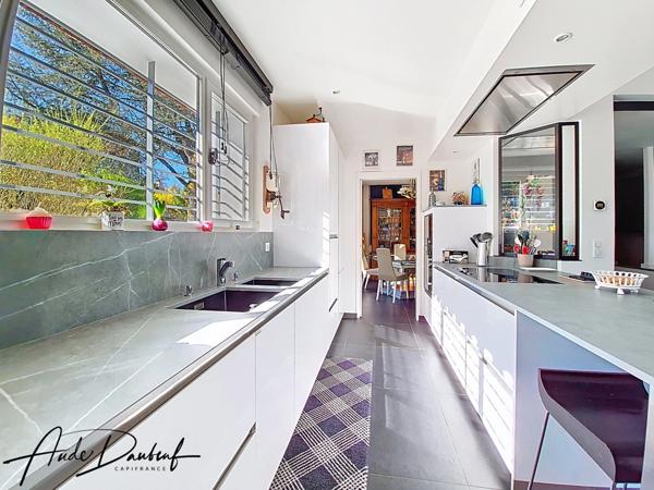 Saint-Jorioz - Villa rénovée 7 pièces - 4 chambres - Petite vue lac d'Annecy