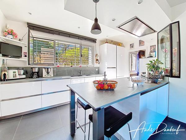 Saint-Jorioz - Villa rénovée 7 pièces - 4 chambres - Petite vue lac d'Annecy