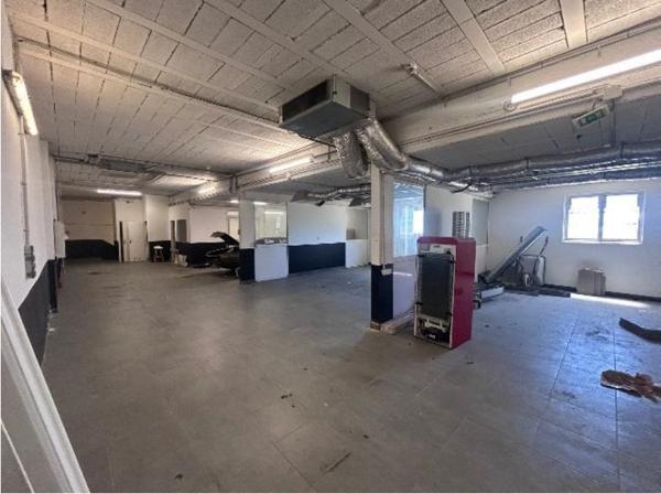 LOCAL COMMERCIAL & PLACES DE STATIONNEMENTS - LA TURBIE