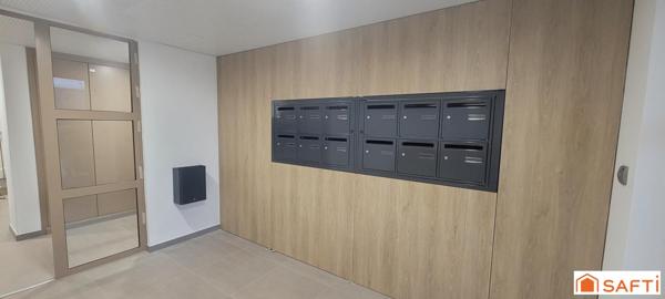 APPARTEMENT  AVEC JARDINET PRIVATIF