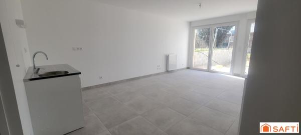 APPARTEMENT  AVEC JARDINET PRIVATIF