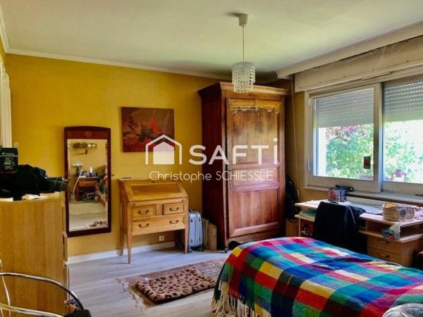 Maison t7  de 164 M2 sur 16 ares 76 avec piscine