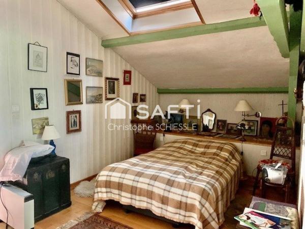 Maison t7  de 164 M2 sur 16 ares 76 avec piscine