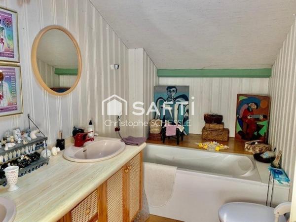 Maison t7  de 164 M2 sur 16 ares 76 avec piscine