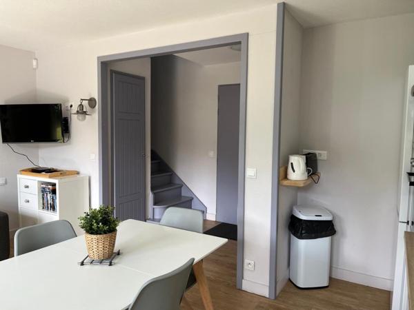 Maison entièrement rénovée de 44m2 à vendre à LACANAU (33680) avec fort potentiel locatif.