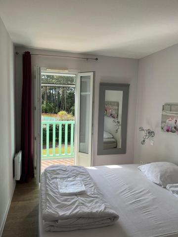 Maison entièrement rénovée de 44m2 à vendre à LACANAU (33680) avec fort potentiel locatif.