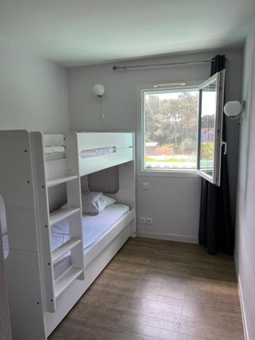 Maison entièrement rénovée de 44m2 à vendre à LACANAU (33680) avec fort potentiel locatif.