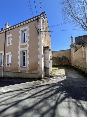 Studio en centre-ville historique de Poitiers avec place de parking privative !