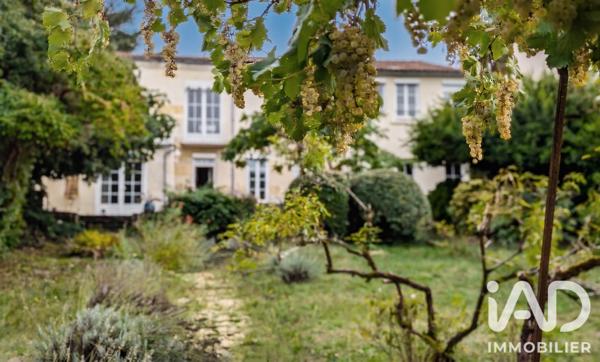 Maison à vendre 8 pièces 280 m² Saintes