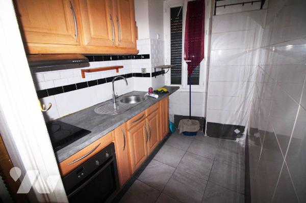 Immeuble à vendre (2 X 40m2 carrez + local commercial de 36m2) dans le 3e à Marseille (Belle de Mai)