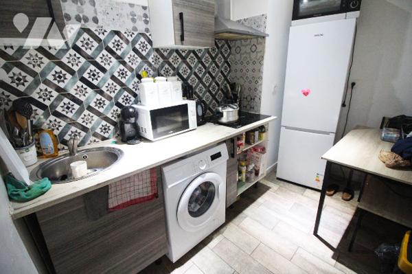 Immeuble à vendre (2 X 40m2 carrez + local commercial de 36m2) dans le 3e à Marseille (Belle de Mai)