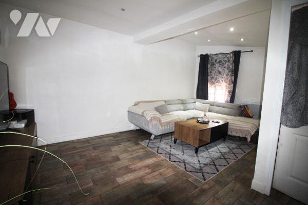 Immeuble à vendre (2 X 40m2 carrez + local commercial de 36m2) dans le 3e à Marseille (Belle de Mai)