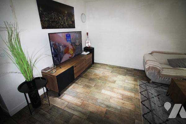 Immeuble à vendre (2 X 40m2 carrez + local commercial de 36m2) dans le 3e à Marseille (Belle de Mai)