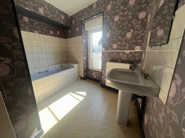 Maison à vendre 70 000 € Le Teilleul 4 p 97 m² DPE B