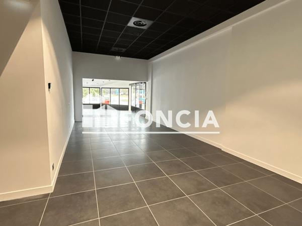 Location Local commercial 1 pièce 240 m² - 42 RUE DE LA PREE AUX DUCS Noirmoutier En L?ile 85330