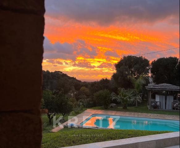 Propriété familiale dans un écrin de verdure avec vue spectaculaire sur la Méditerranée