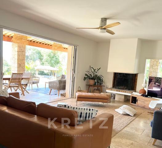 Propriété familiale dans un écrin de verdure avec vue spectaculaire sur la Méditerranée