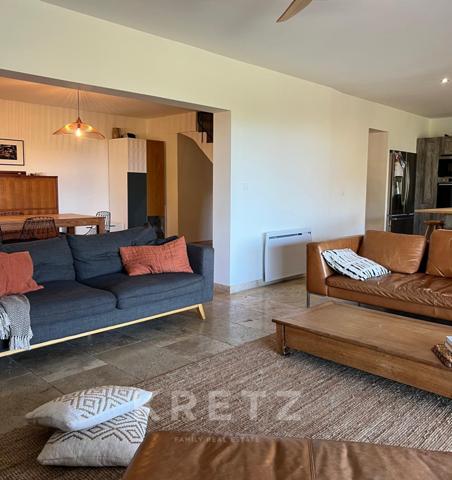 Propriété familiale dans un écrin de verdure avec vue spectaculaire sur la Méditerranée