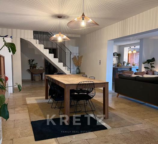 Propriété familiale dans un écrin de verdure avec vue spectaculaire sur la Méditerranée