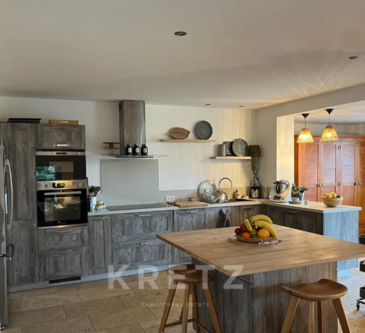 Propriété familiale dans un écrin de verdure avec vue spectaculaire sur la Méditerranée