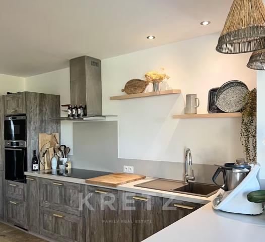 Propriété familiale dans un écrin de verdure avec vue spectaculaire sur la Méditerranée