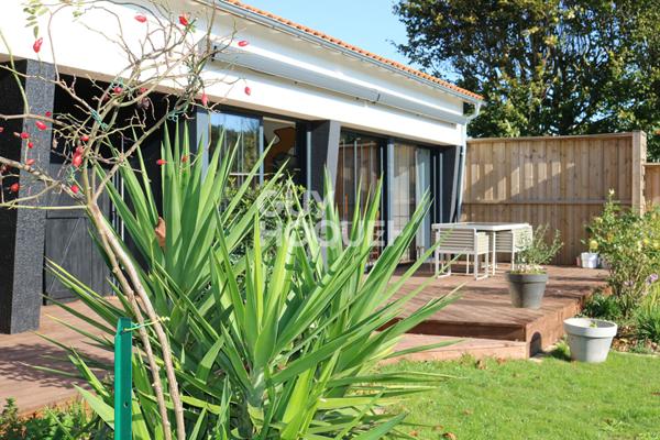 DOMPIERRE SUR MER : maison F6 (180 m²) à vendre